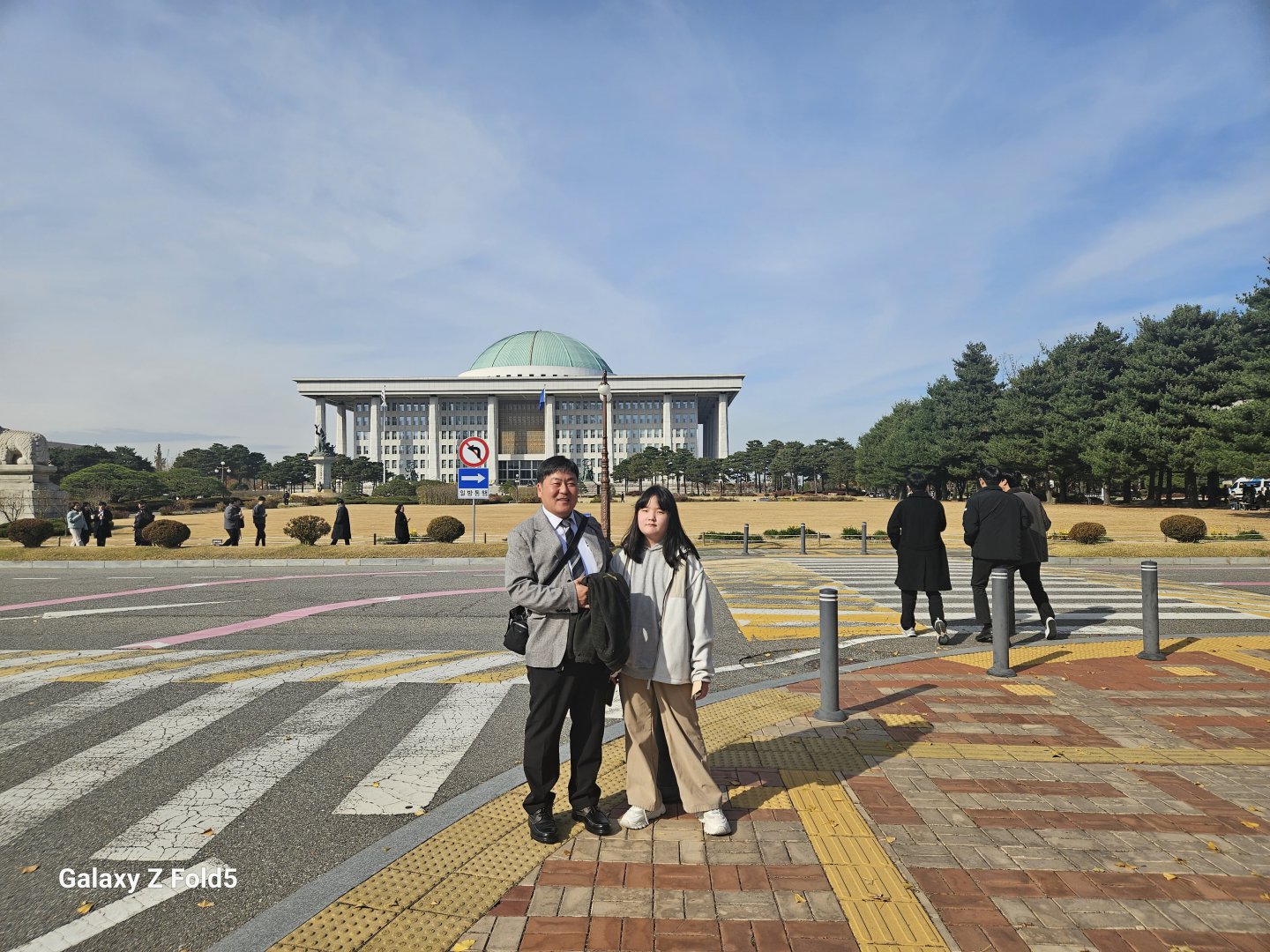 드워프킴과 몽실이 국회앞에서 찰칵