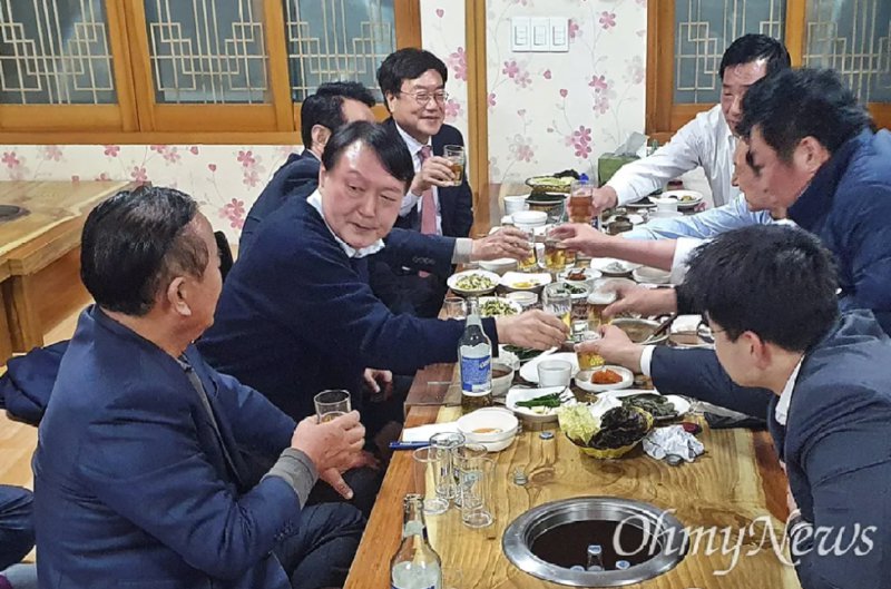 각하, 녹취록때문에 큰일났습니다.