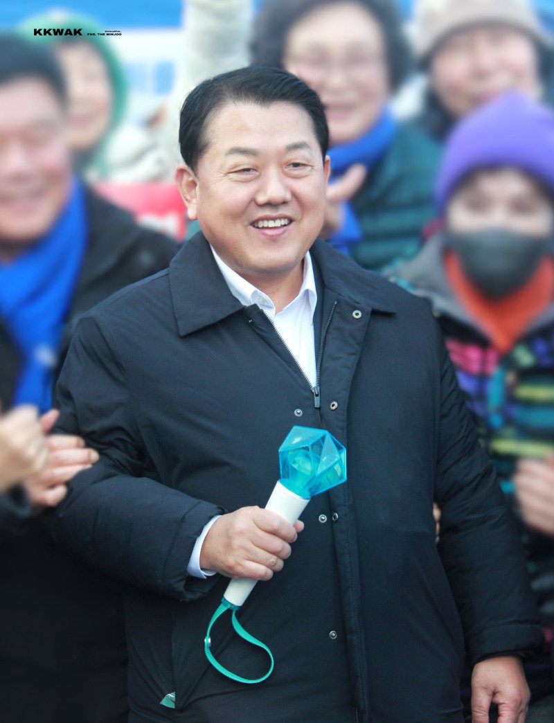 그냥 귀여운 김병주 의원 사진입니다